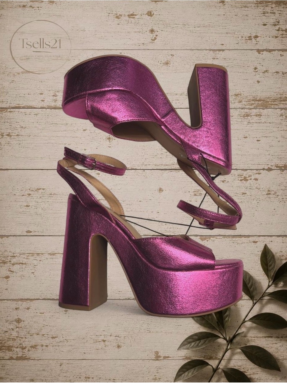 NWT Soda Metallic Fuchsia Platform Heels - Size 8